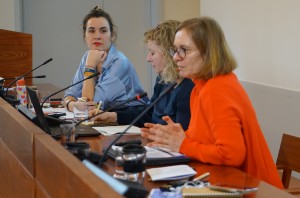 Parte 1. Tener o no tener un sistema público y universal de cuidados. Esa es la cuestión. Kathleen Lynch, Nena Georgantzi, Tine Rostgaard, Dana-Carmen Bachman